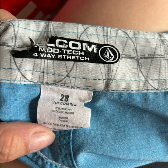 Volcom Shorts Size 28 - Picture 3 of 3